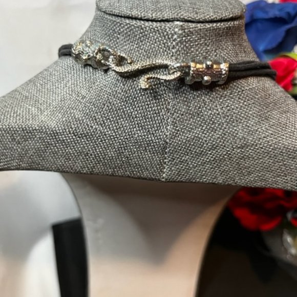 Black Fashion Necklace Set with Matching Earrings. - Picture 4 of 4